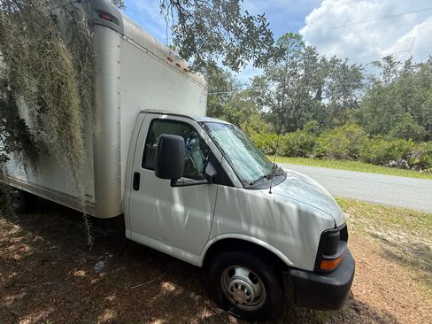 Used 2017 Chevrolet Express 3500 Extended RWD image 6