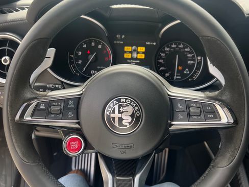 Used 2023 Alfa Romeo Stelvio Quadrifoglio image 11