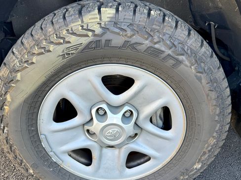 Used 2017 Toyota Tundra SR5 w/ SR5 Upgrade Package AWD/4WD image 12