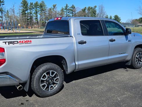 Used 2016 Toyota Tundra SR5 w/ TRD Off Road Package image 11