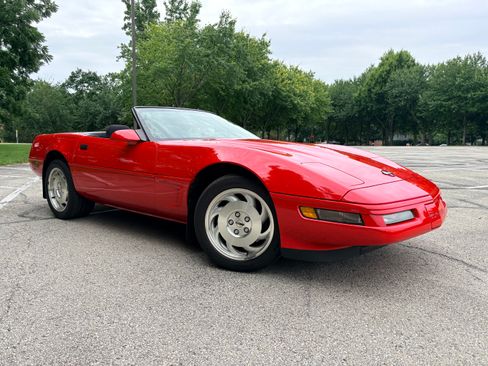 Used 1996 Chevrolet Corvette Convertible RWD image 2