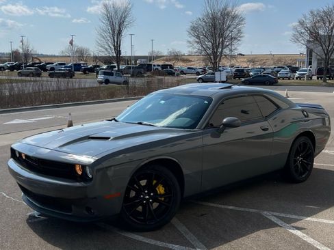 Used 2017 Dodge Challenger SXT Plus image 4