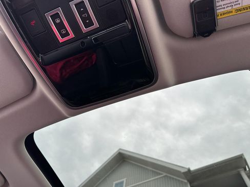 Used 2019 Land Rover Range Rover Velar image 12