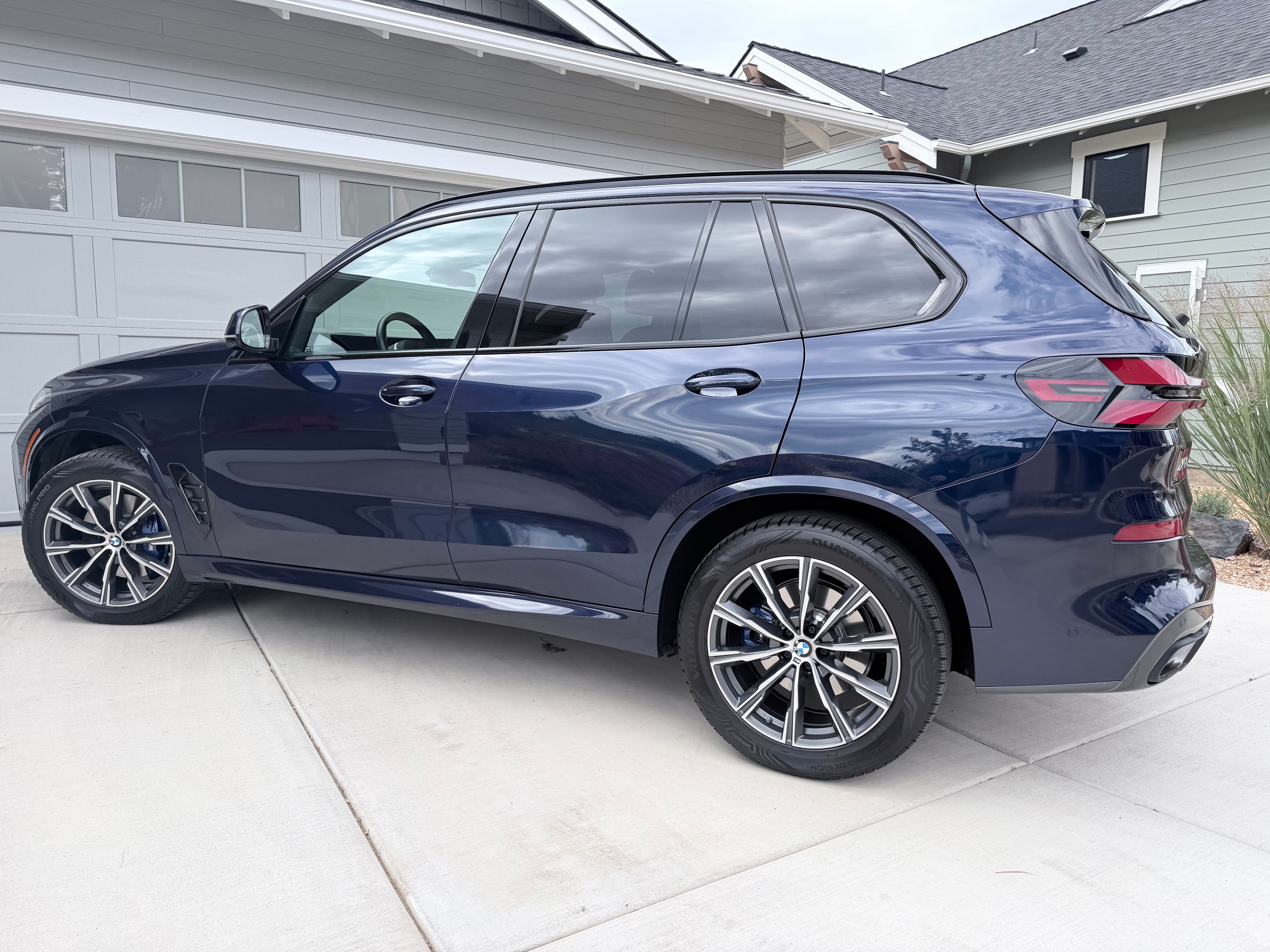 Used 2024 BMW X5 xDrive40i w/ M Sport Package AWD/4WD image 1
