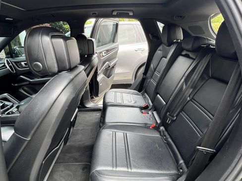 Used 2019 Porsche Cayenne image 12