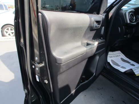 Used 2021 Toyota Tacoma TRD Off-Road w/ Technology Package image 24