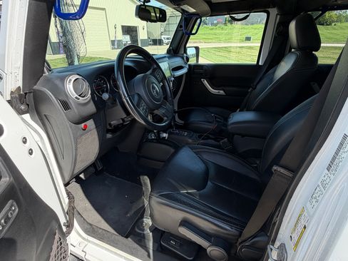 Used 2013 Jeep Wrangler Unlimited Sahara w/ Connectivity Group AWD/4WD image 9