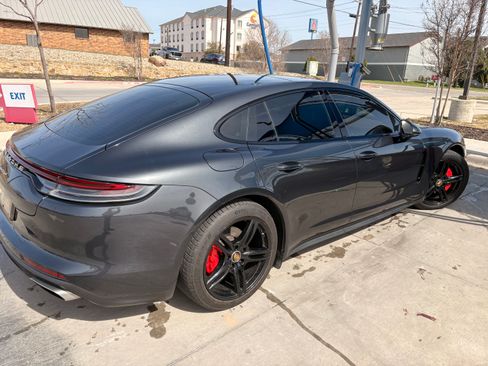 Used 2022 Porsche Panamera image 2