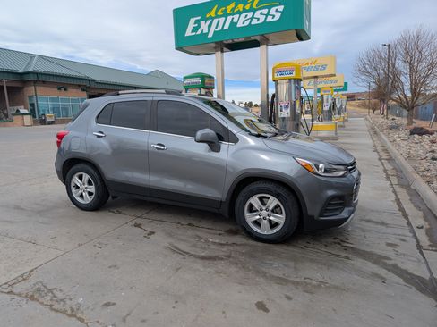 Used 2019 Chevrolet Trax LT w/ LT Convenience Package image 12