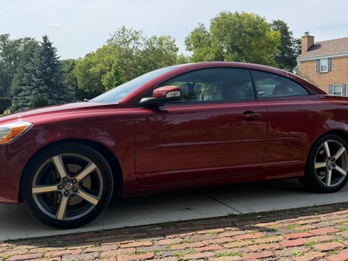 Used 2012 Volvo C70 T5 FWD image 1