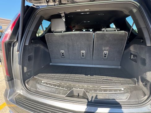 Used 2022 Cadillac Escalade Luxury w/ LPO, Illumination Package image 21