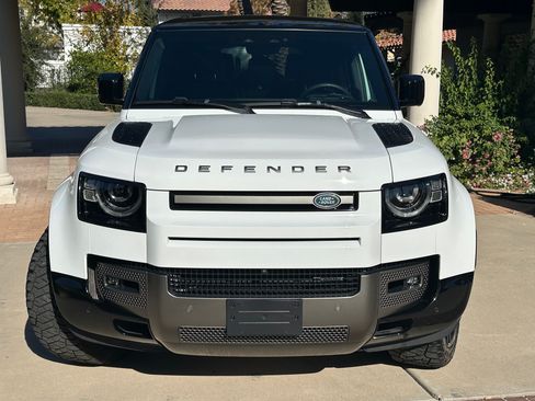 Used 2023 Land Rover Defender 130 X-Dynamic SE image 8