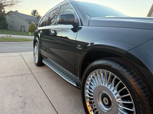 Used 2015 Mercedes-Benz GL 63 AMG 4MATIC image 6