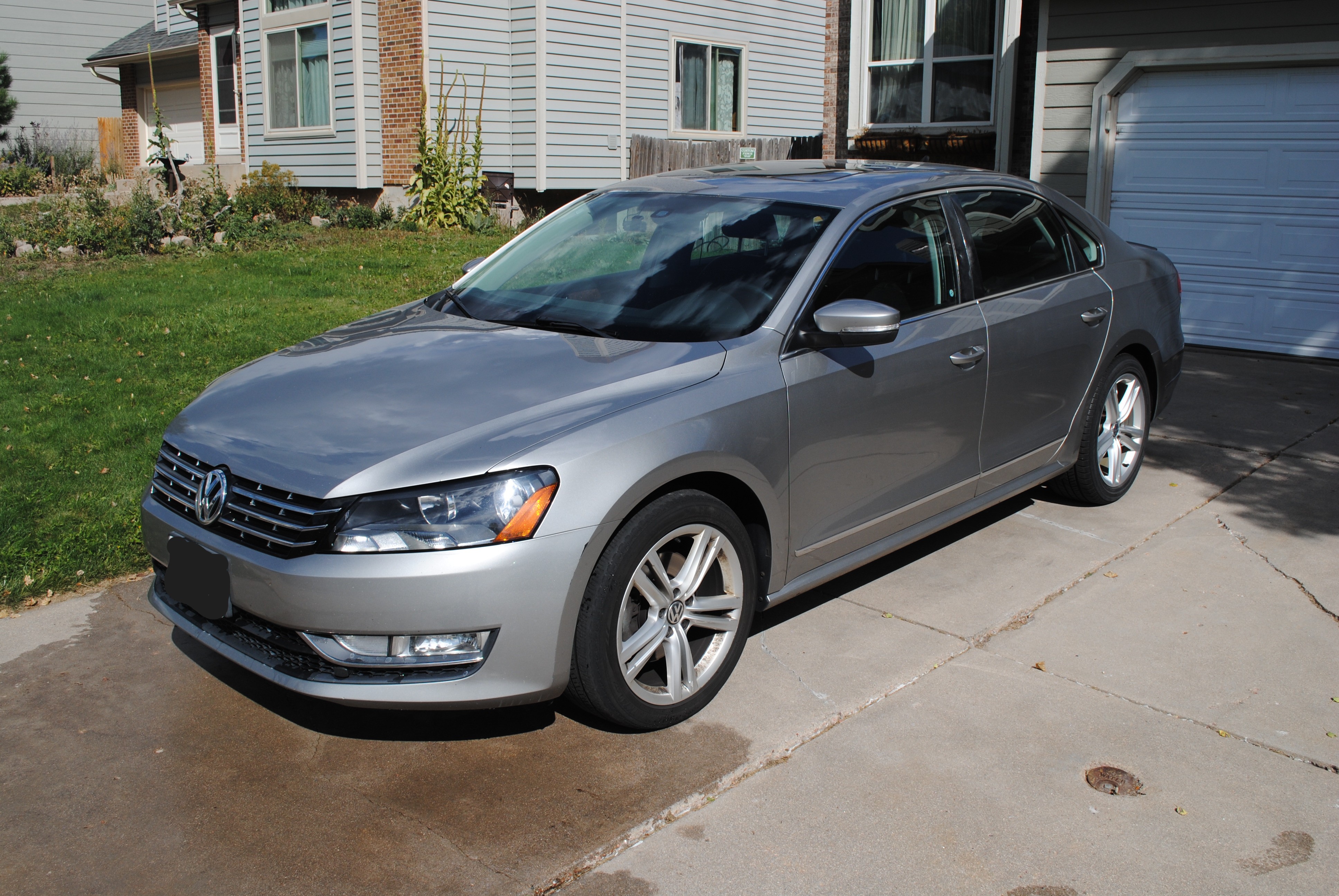 Used 2013 Volkswagen Passat TDI SEL Premium FWD image 4