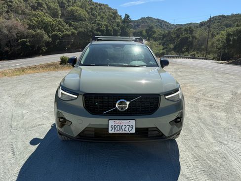 Used 2025 Volvo XC40 B5 Ultra AWD/4WD image 2