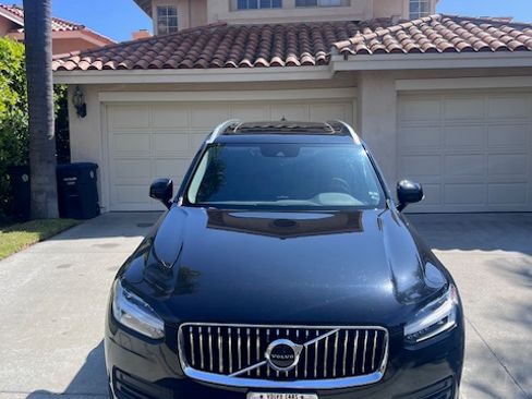 Used 2022 Volvo XC90 T6 Momentum w/ Climate Package image 2