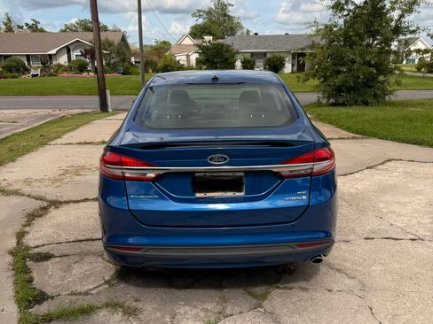Used 2018 Ford Fusion SE w/ Equipment Group 601A FWD image 4