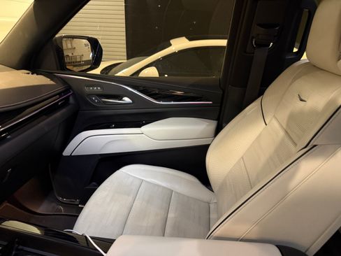 Used 2023 Cadillac Escalade Sport w/ LPO, ONYX Package image 8