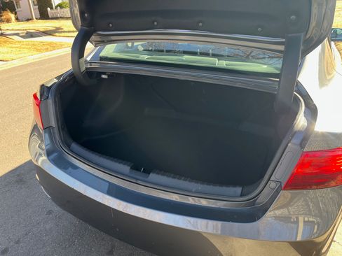 Used 2013 Acura ILX w/ Technology Package image 16