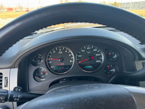 Used 2010 Chevrolet Avalanche LT image 4