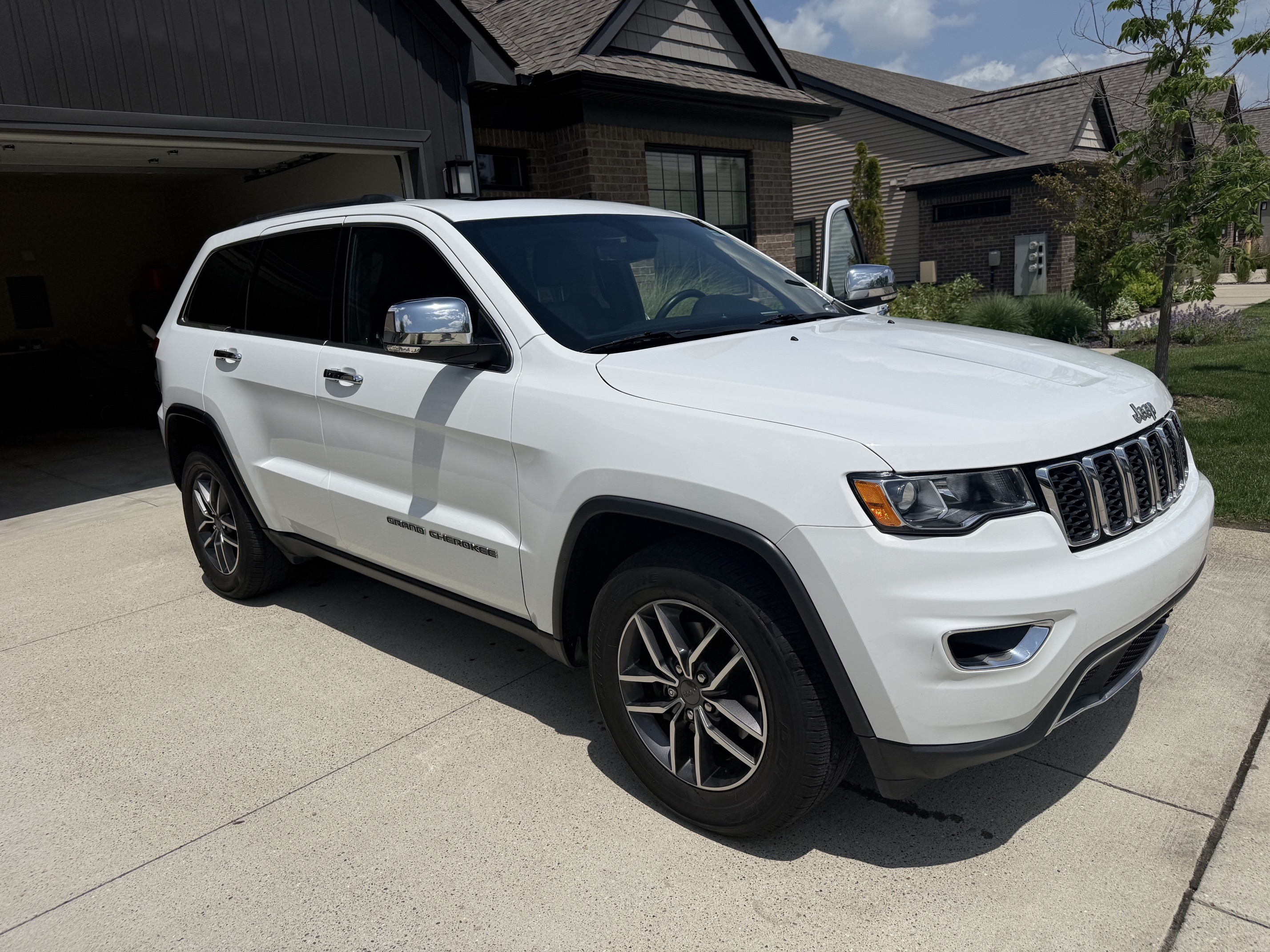 Used 2020 Jeep Grand Cherokee Limited AWD/4WD image 1