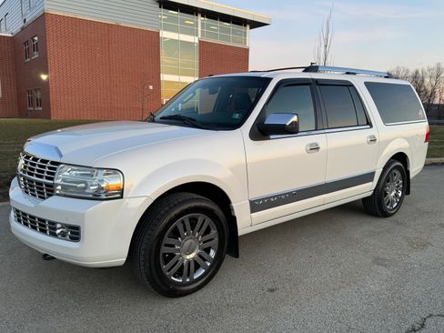 Used 2012 Lincoln Navigator L 4WD image 1