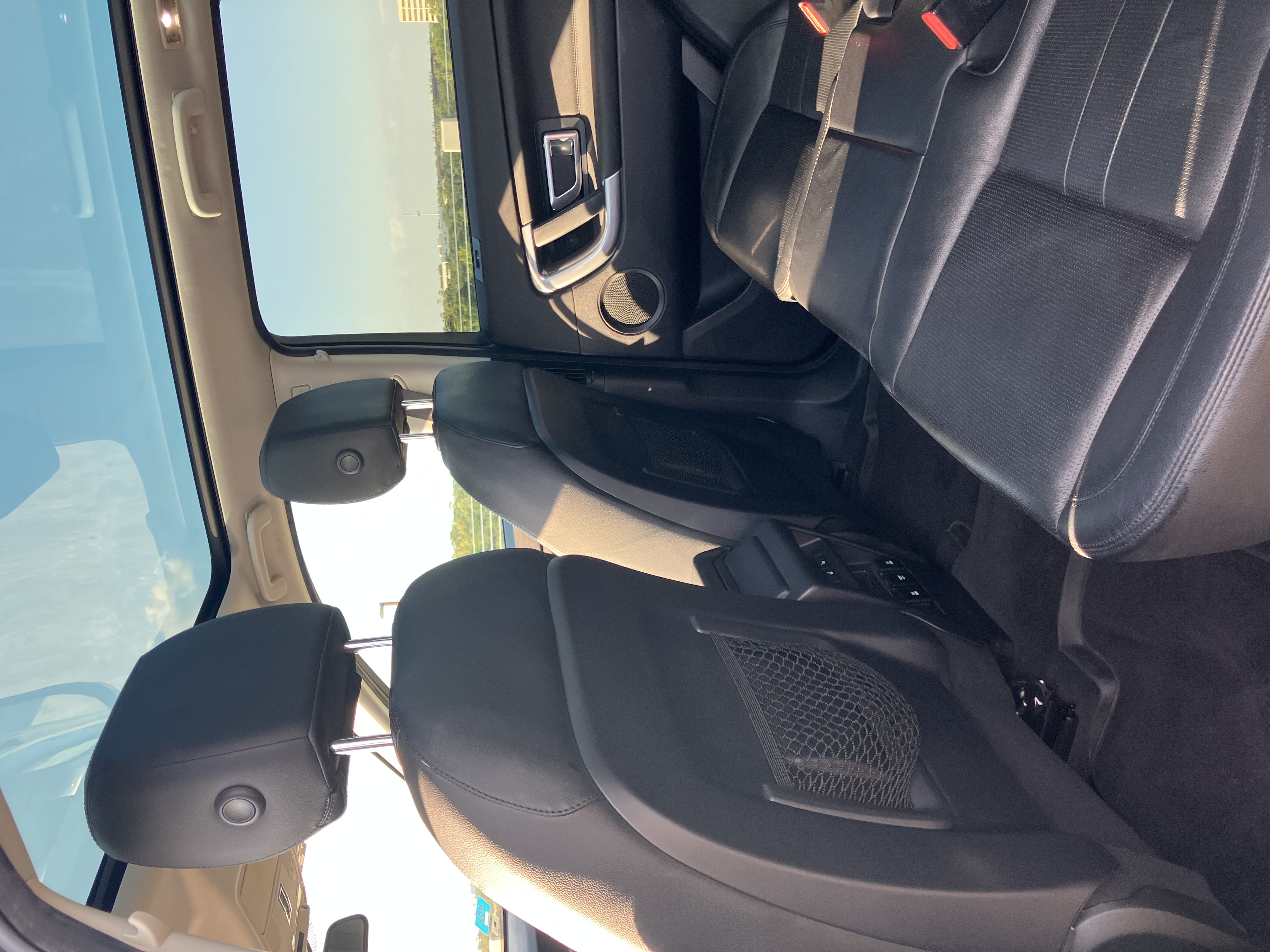 Used 2018 Land Rover Discovery Sport HSE AWD/4WD image 12
