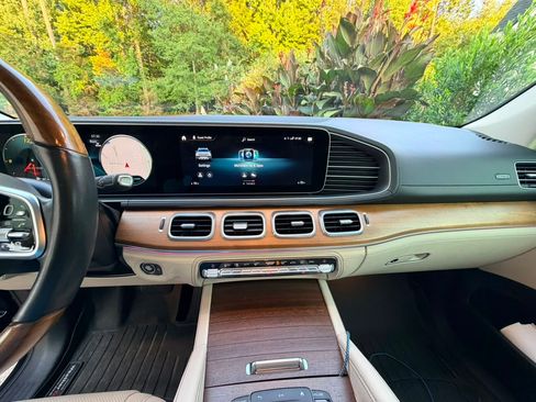 Used 2022 Mercedes-Benz GLS 450 4MATIC image 4