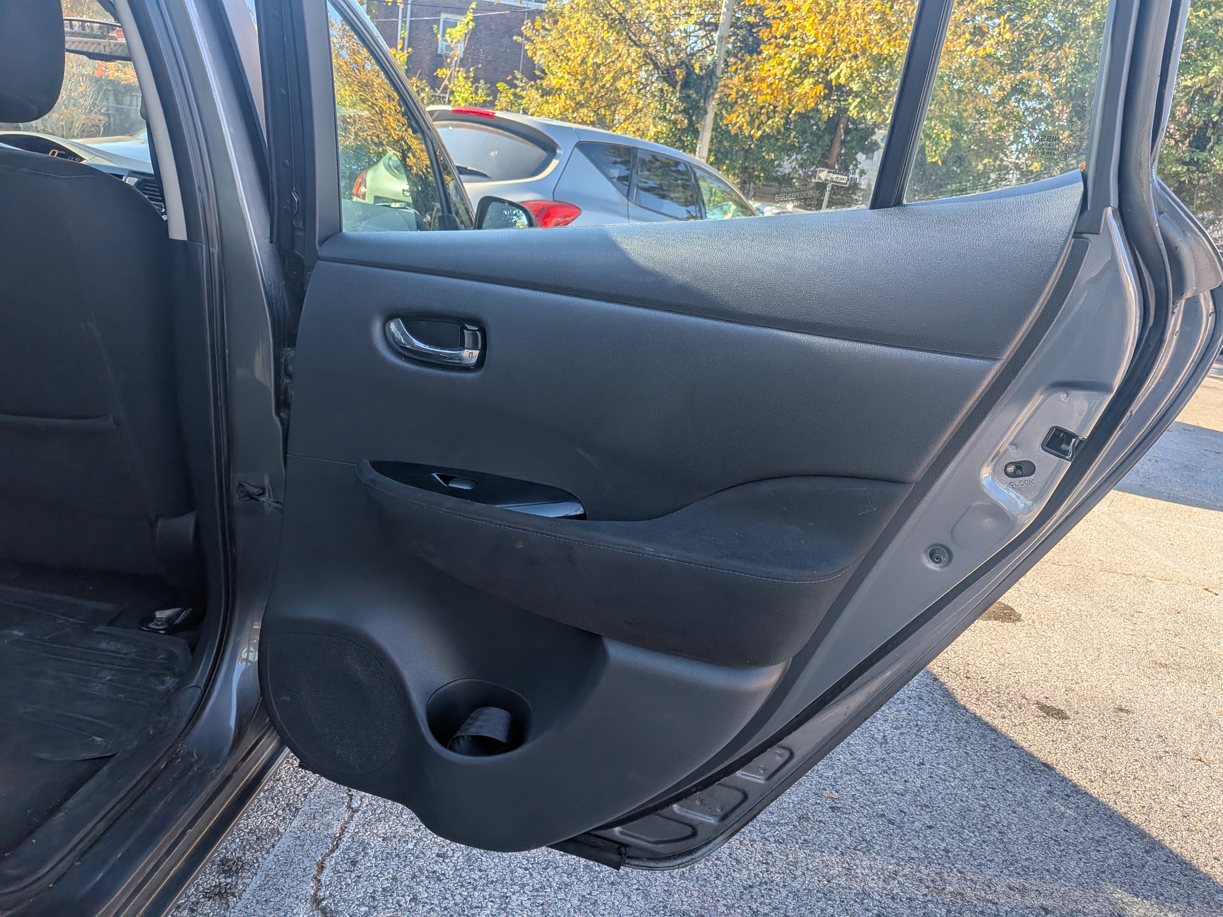 Used 2016 Nissan Leaf SV w/ Premium Package FWD image 15
