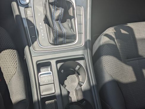 Used 2019 Volkswagen e-Golf SE w/ Driver Assistance Package image 17