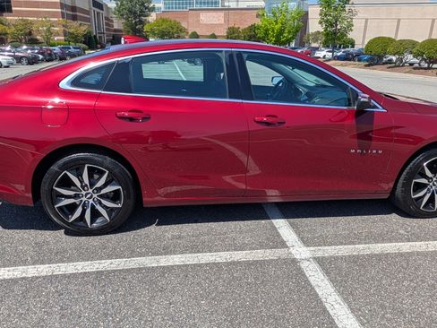 Used 2017 Chevrolet Malibu LT image 8