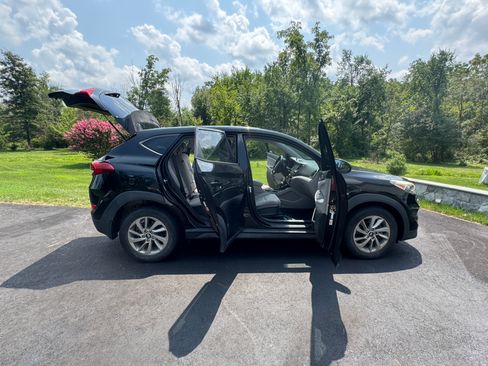 Used 2017 Hyundai Tucson SE w/ Cargo Package FWD image 9