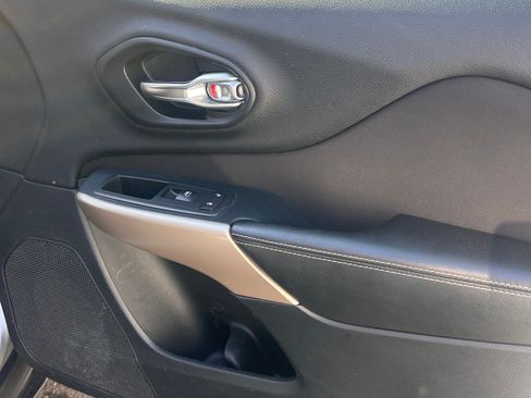 Used 2017 Jeep Cherokee Sport w/ Cold Weather Group image 11