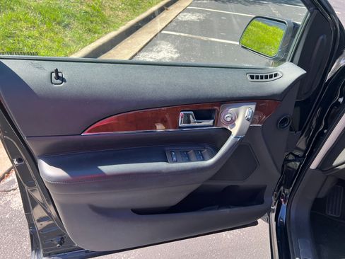 Used 2013 Lincoln MKX AWD image 23