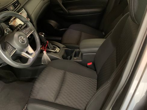 Used 2017 Nissan Rogue SV image 9