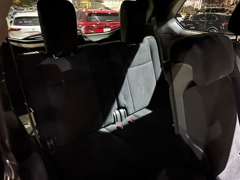 Used 2015 Nissan Pathfinder S image 11