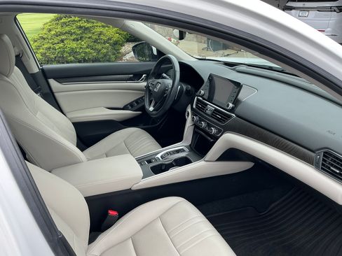 Used 2022 Honda Accord Touring image 12