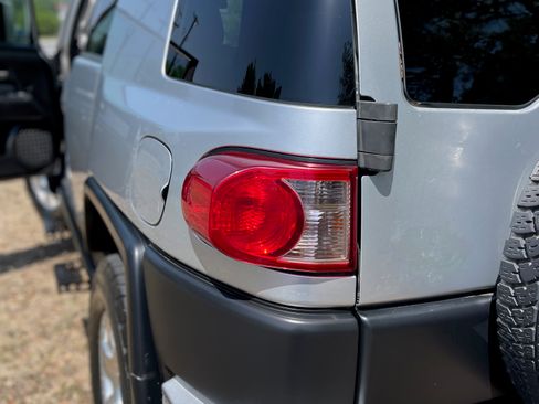 Used 2007 Toyota FJ Cruiser 4WD image 16