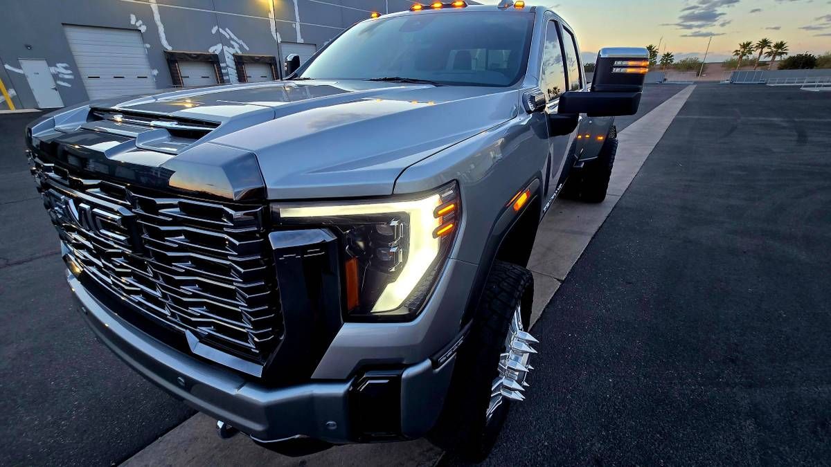 Used 2024 GMC Sierra 3500 Denali Ultimate AWD/4WD image 6
