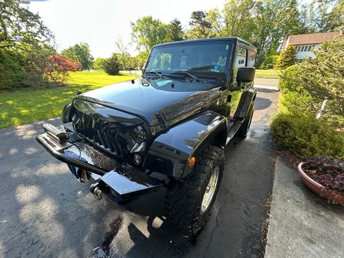 Used 2014 Jeep Wrangler Sahara w/ Connectivity Group AWD/4WD image 5
