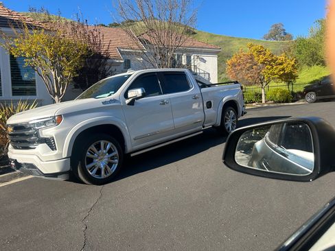 Used 2024 Chevrolet Silverado 1500 High Country w/ Technology Package image 10