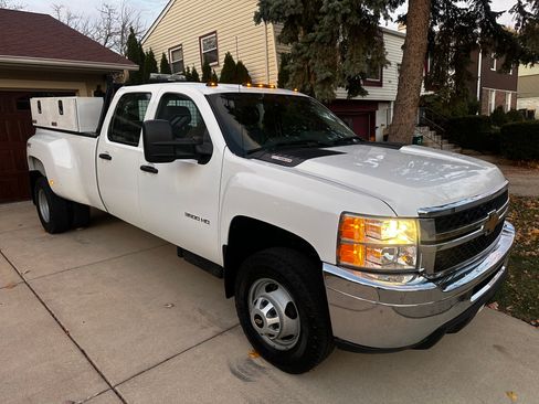 Used 2013 Chevrolet Silverado 3500 W/T w/ Snow Plow Prep Package image 2