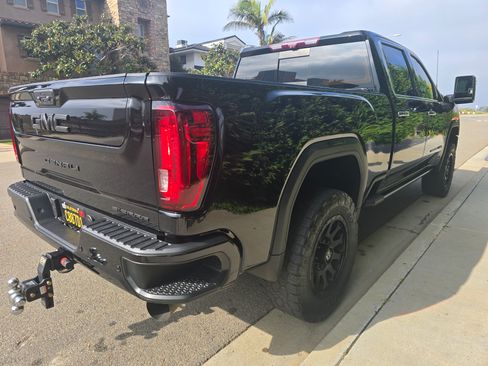 Used 2021 GMC Sierra 2500 Denali w/ Denali Black Diamond Edition image 10