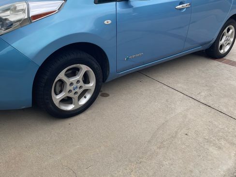 Used 2011 Nissan Leaf SL image 14