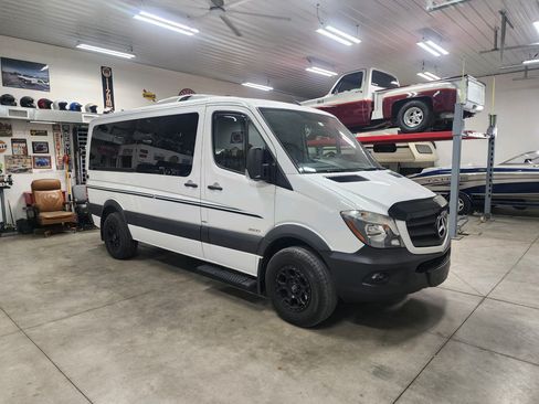 Used 2016 Mercedes-Benz Sprinter 2500 image 2