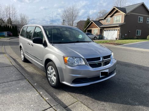 Used 2016 Dodge Grand Caravan image 18