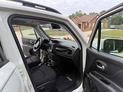 Used 2018 Jeep Renegade Altitude image 14