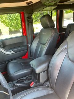 Used 2016 Jeep Wrangler Unlimited Sahara w/ Connectivity Group AWD/4WD image 20