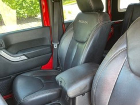 Used 2016 Jeep Wrangler Unlimited Sahara w/ Connectivity Group AWD/4WD image 20