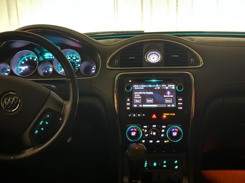 Used 2017 Buick Enclave Leather image 13